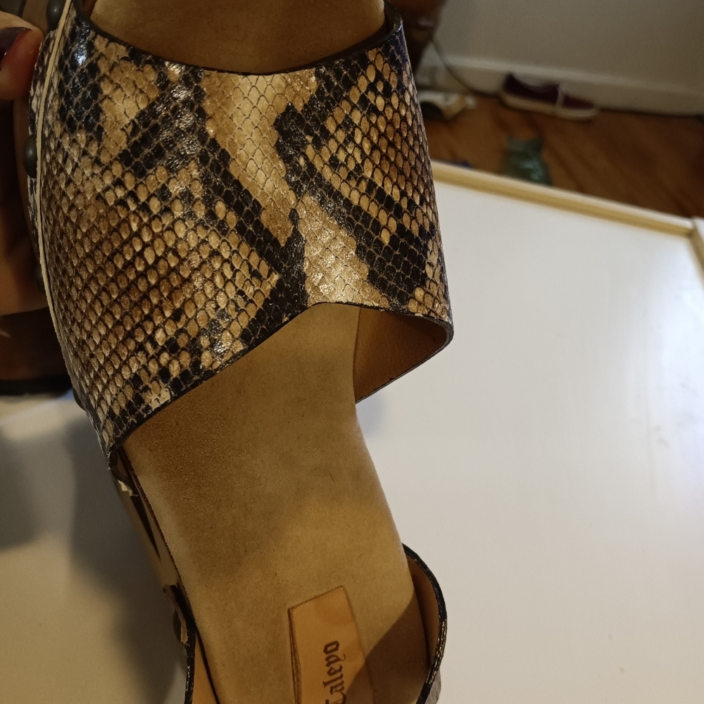 Spanish Handmade Wood And Embossed Leather Platform Shoes - Picture 5 of 8
